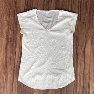 Express Cream V-Neck Short Sleeve Tee